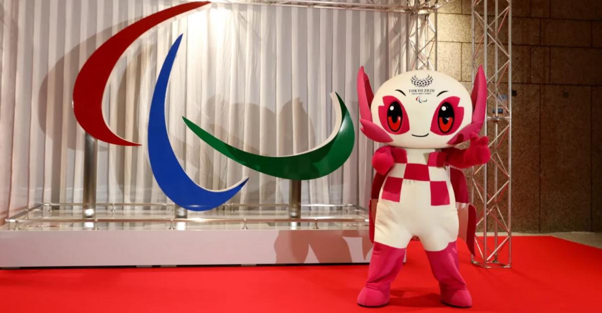 Tokyo 2020 mascot Someity standing in front of Agitos