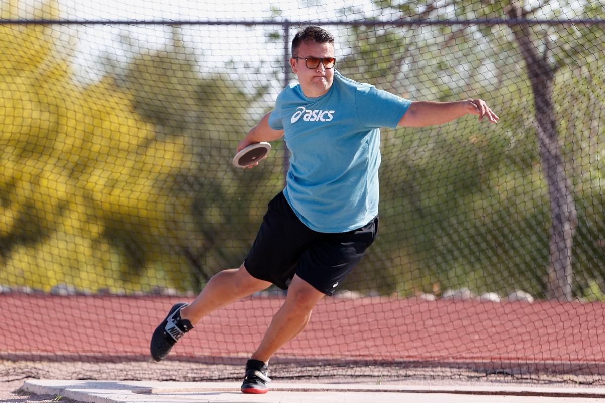 Refugee Para athlete Shahrad Nasajpour about to throw the discus