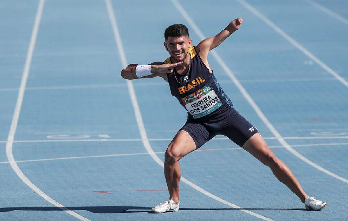 A man without the left forearm on a blue athletics track