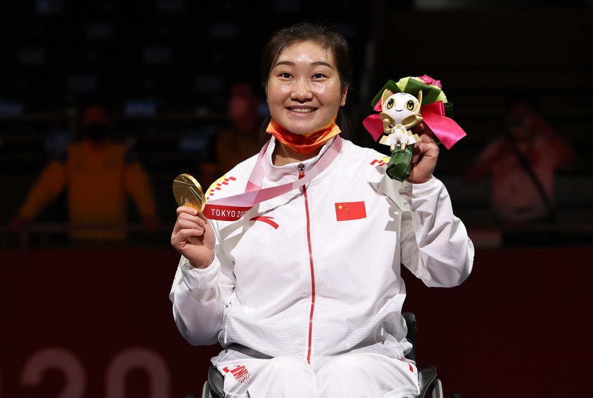 Tan Shumei in wheelchair fencing podium