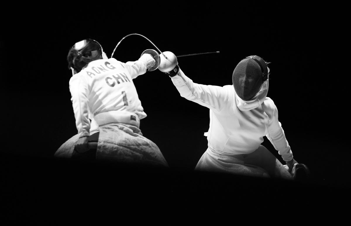 Rong Jing bouts in the WF team epee final 