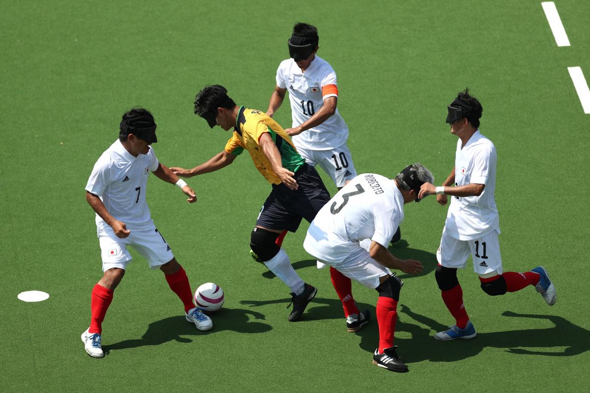 Brazil 5-a-side player dribbles Japanese rivals