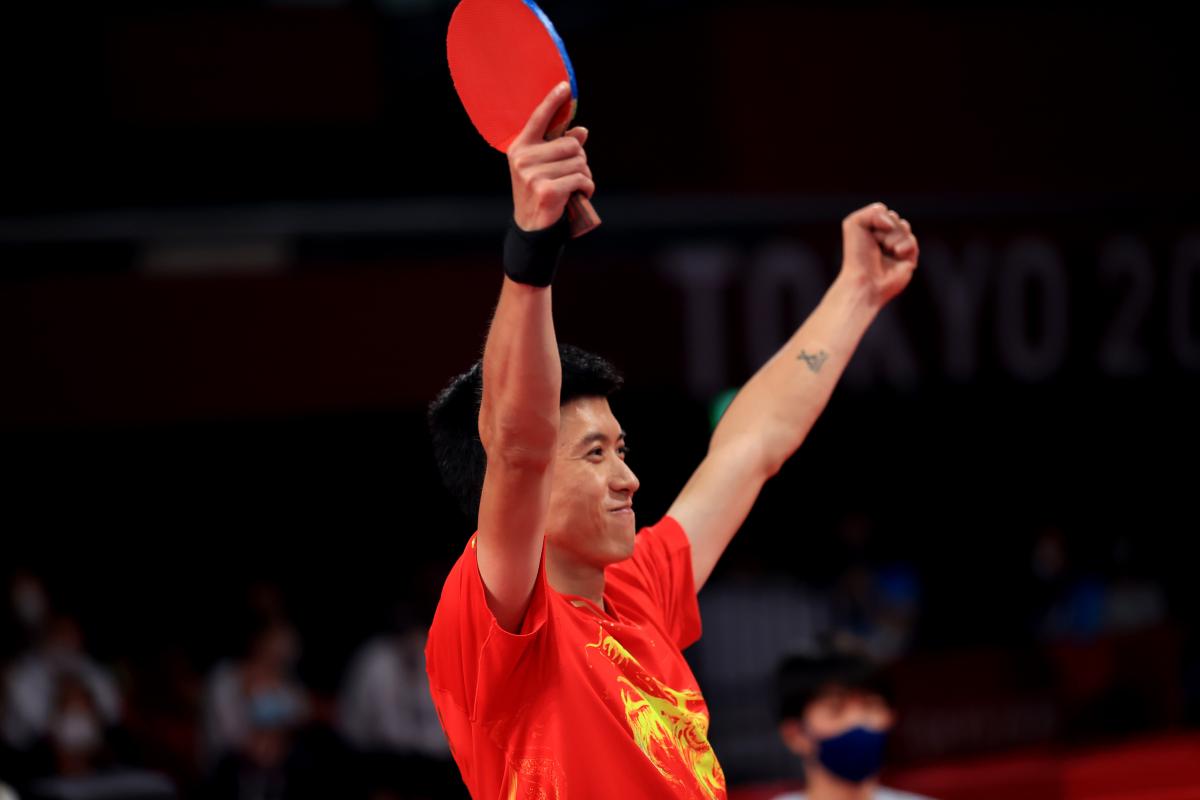 Xiang Zhao of China celebrating