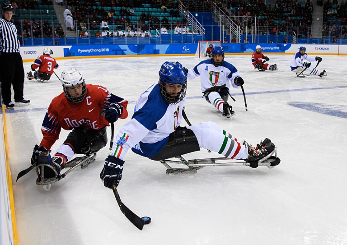 A Para ice hockey game between Italy and Norway 