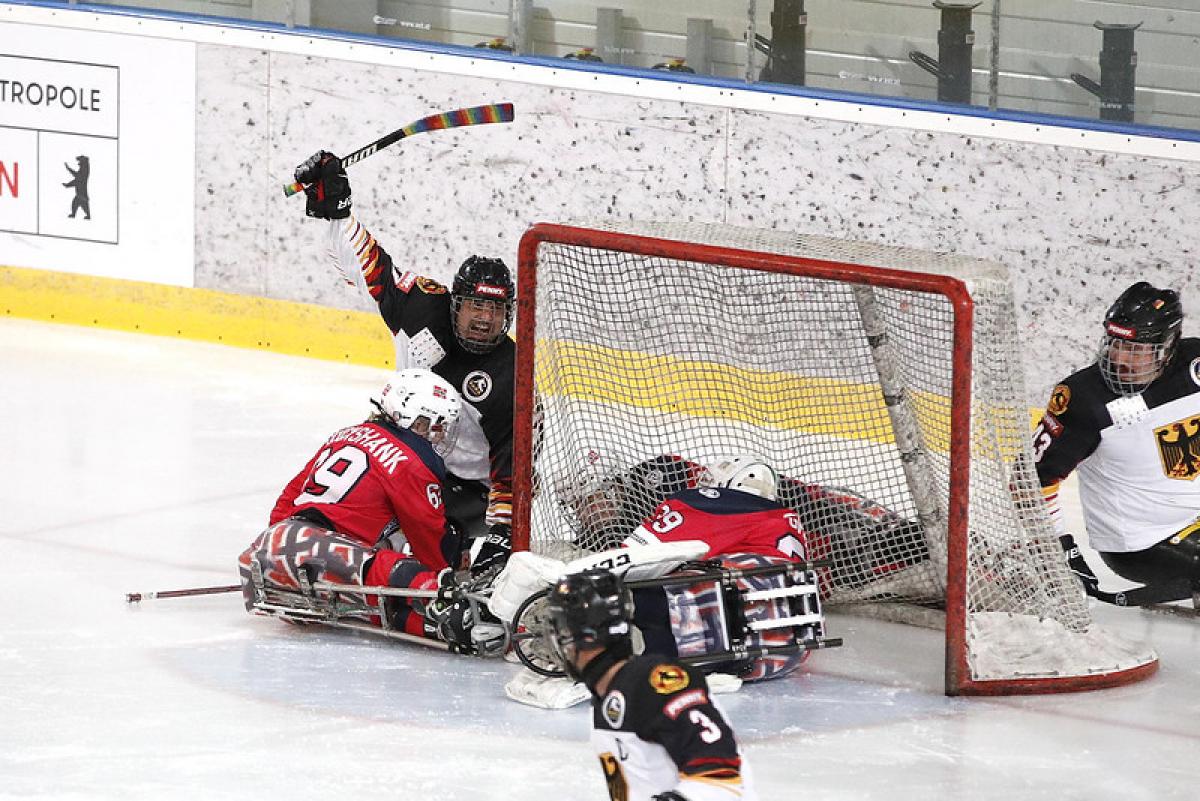 Three German and three Norwegian Para ice hockey players in a game