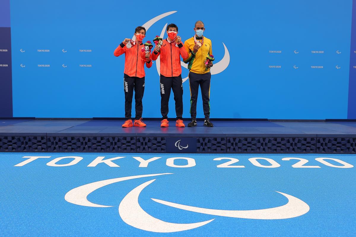 Keiichi Kimura stands on the top of the podium at Tokyo 2020 following his gold medal performance