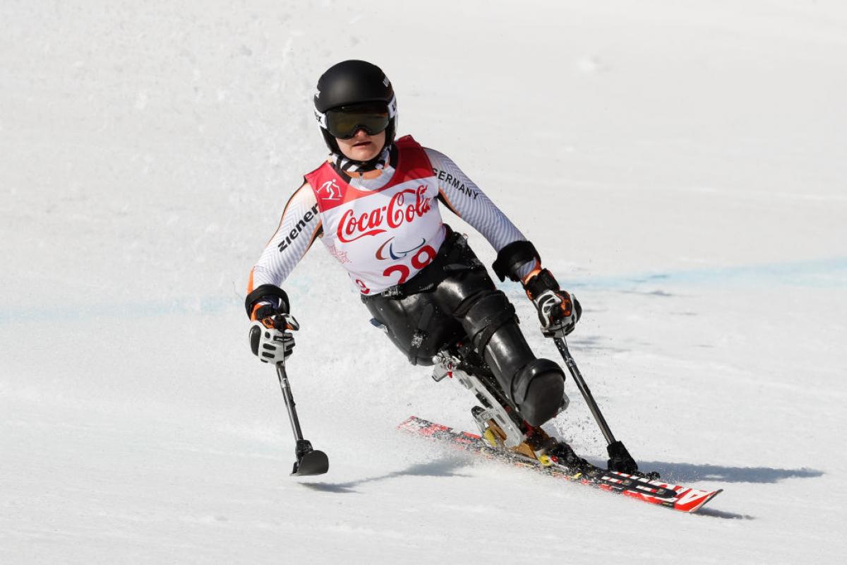 Image of a female Para Alpine skiing in a competition