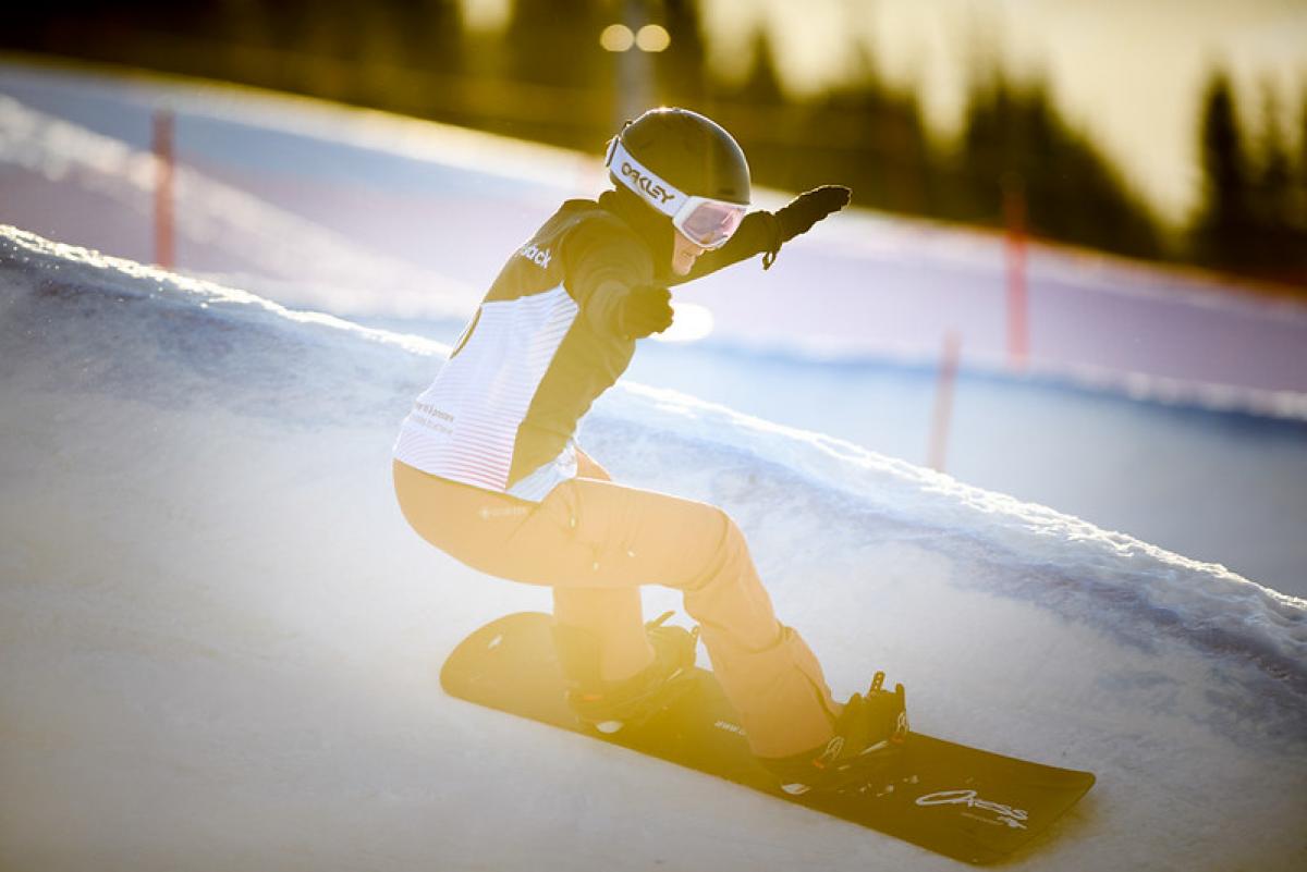 Image of a female Para Snowboard in a competition