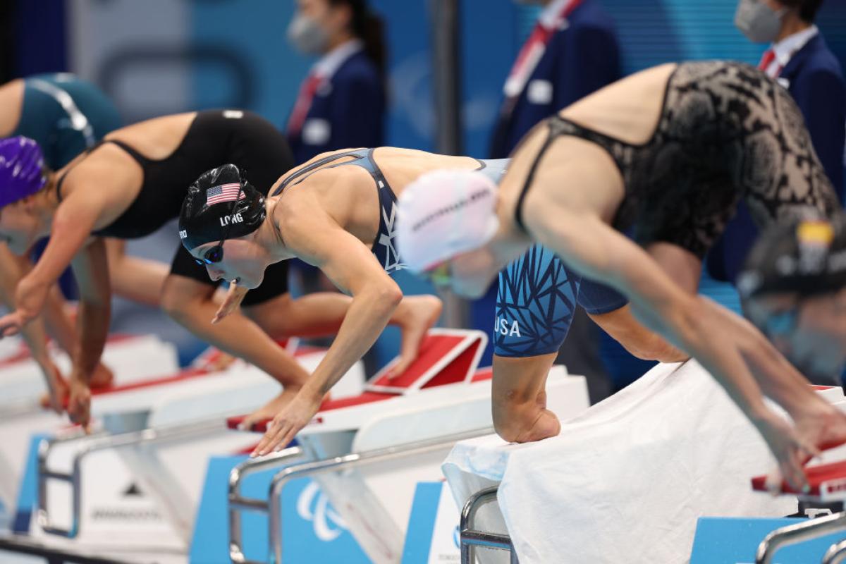 Image of female para swimmers at the beginning of a race