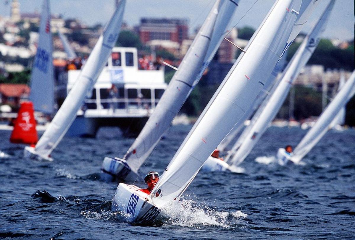 Six Para sailors race in the singles competition at Sydney 2000.