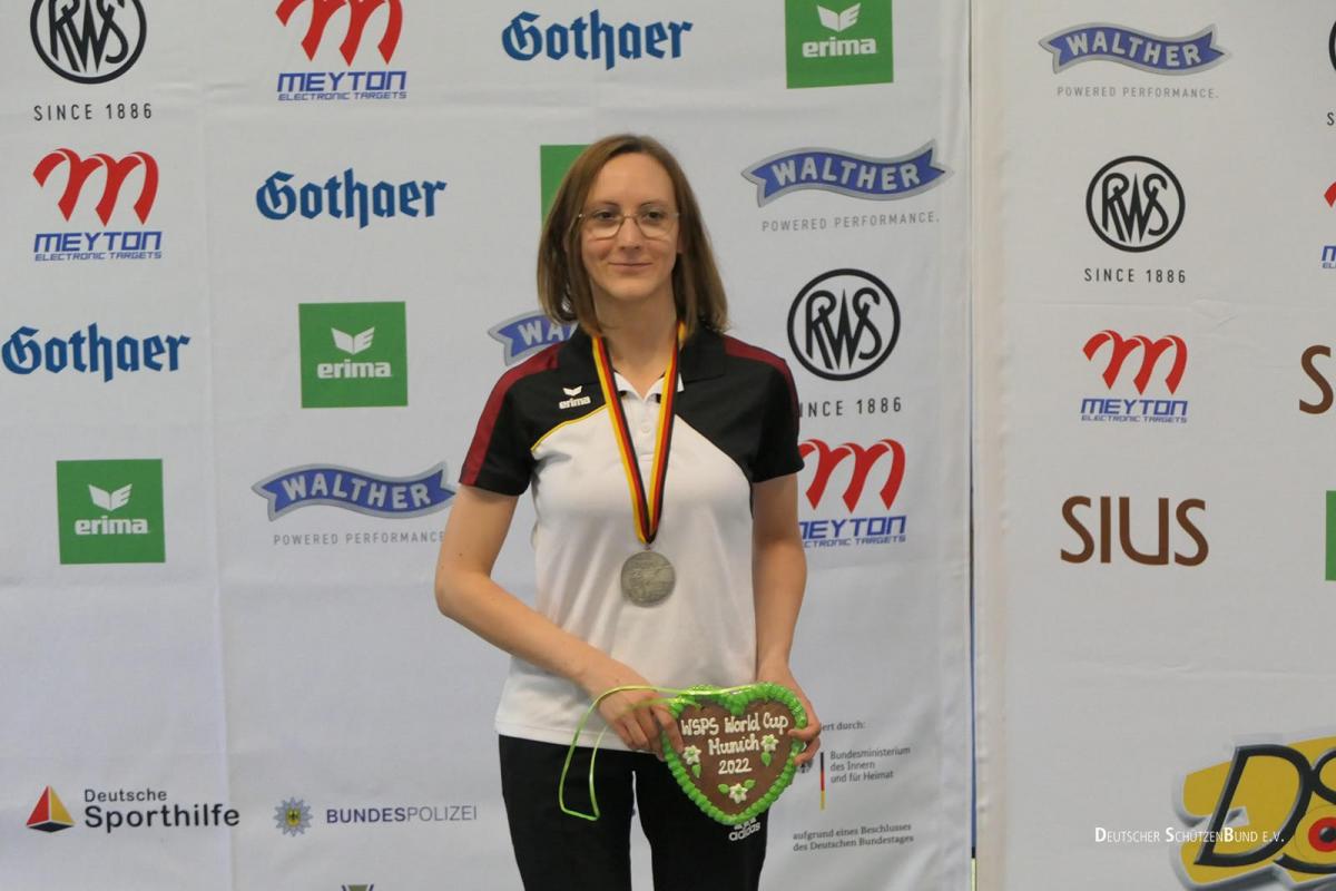 Natascha Hiltrop poses with her silver medal