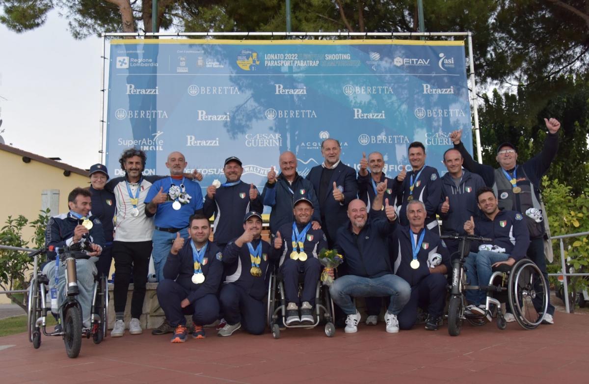 Medallists at the Lonato 2022 give a thumbs up to the organisers on a successful first ever Para Trap European Championships. 