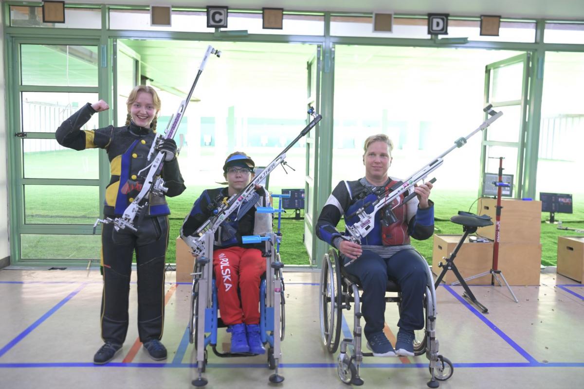 The winners of R8-women’s 50m rifle 3 positions SH1 strike a pose after their finals at Al Ain 2022.