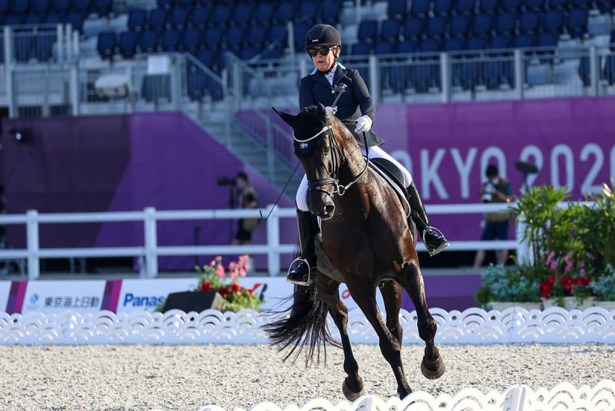 A female athlete rides a horse at Tokyo 2020