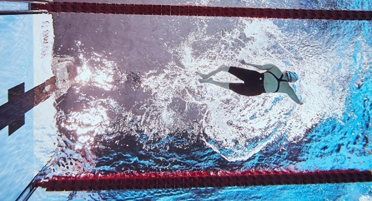 An underwater image of a female Para swimmer