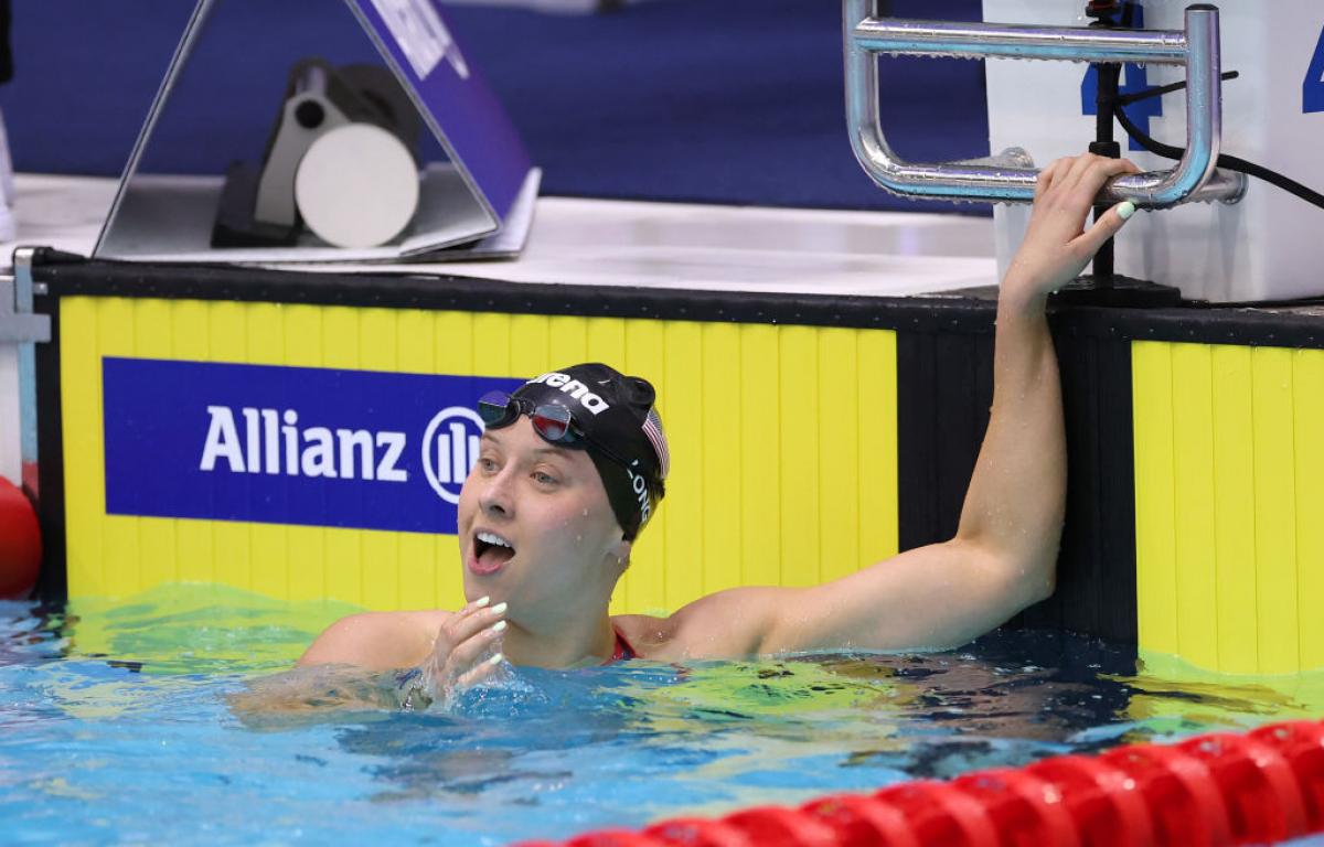 A female Para swimmer reaction surprised in the water