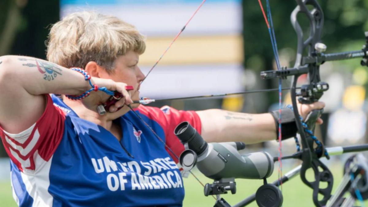 US archer Lia Coryell aiming at the target