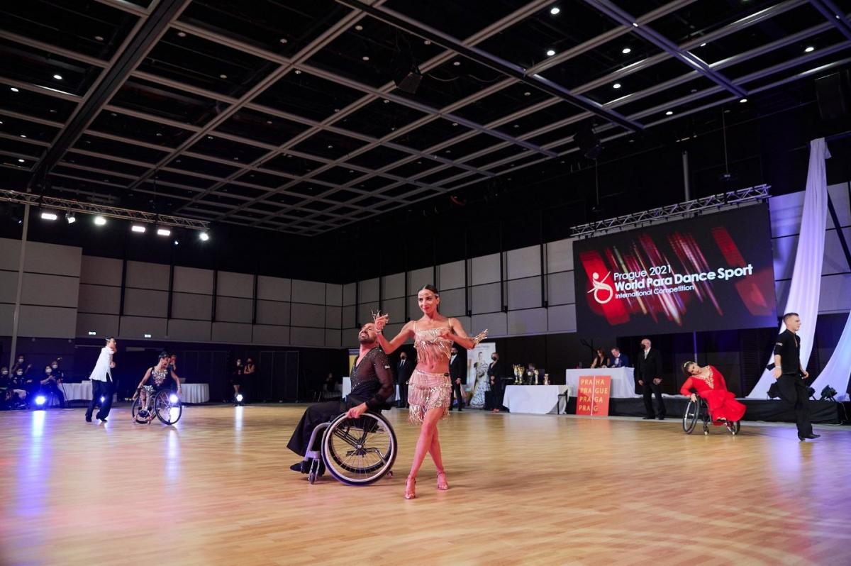A female standing dancer and a male wheelchair dancer in a competition