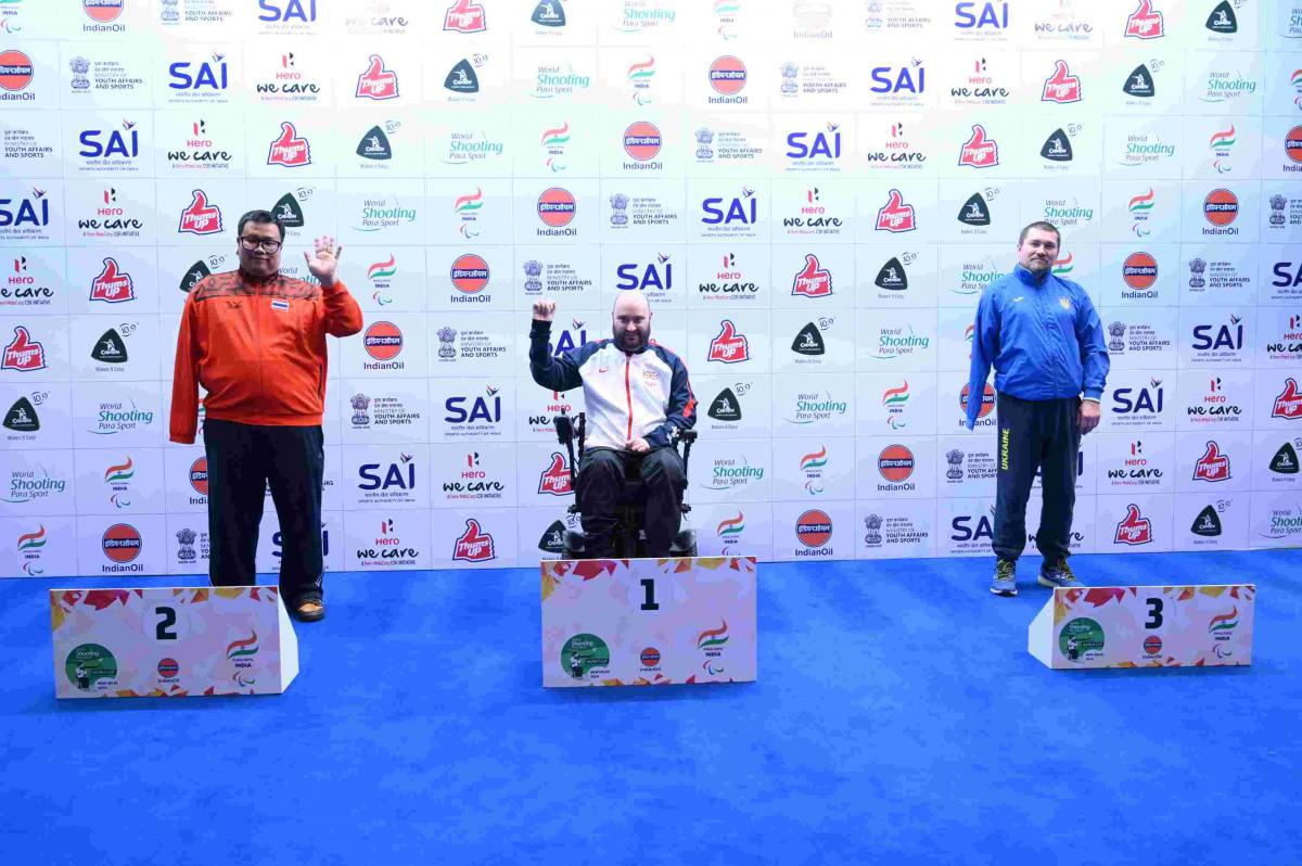 Medallists on the podium.