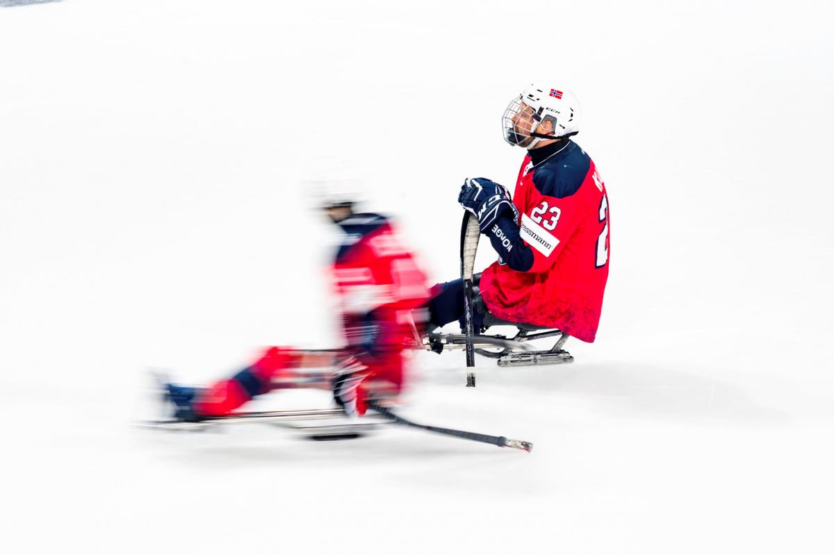 Two Norwegian Para ice hockey players on ice