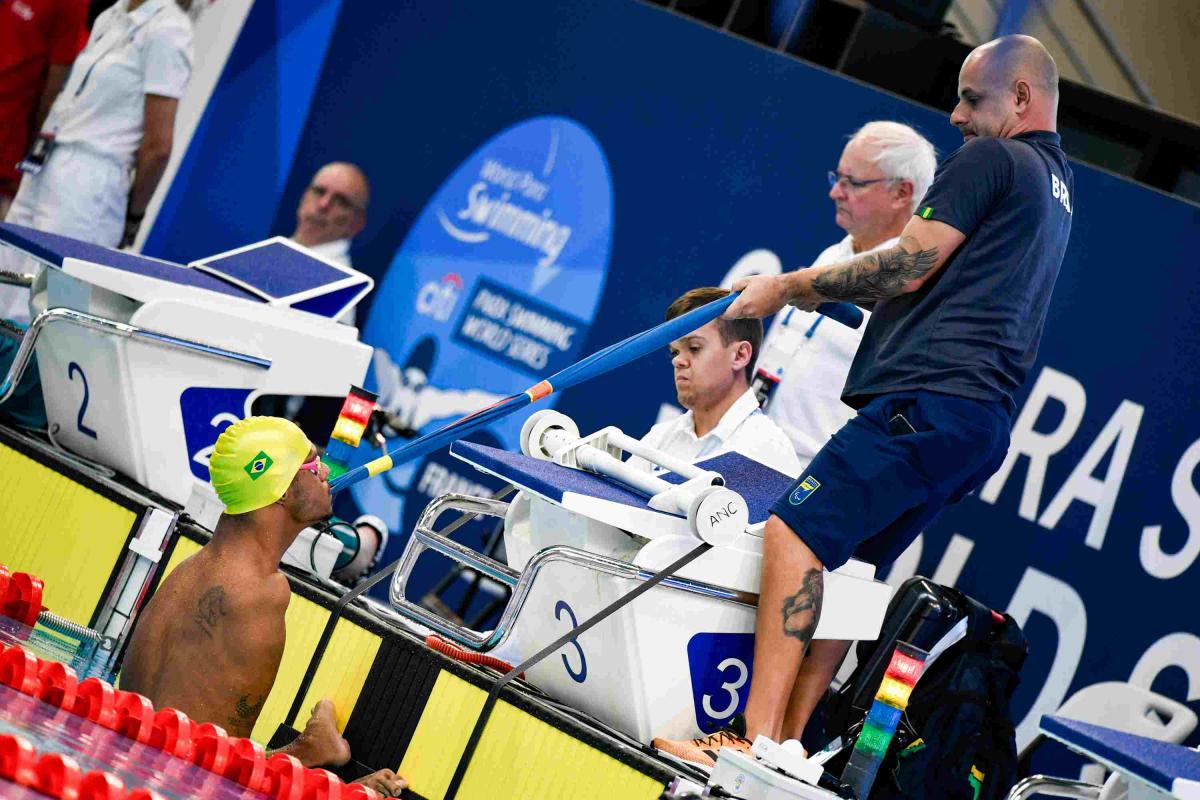 A swimmer getting ready for the race