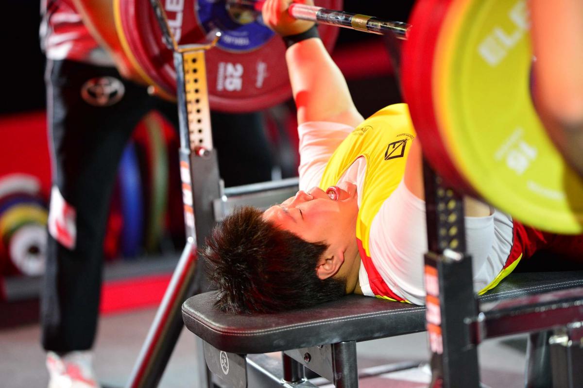 A powerlifter in actipn