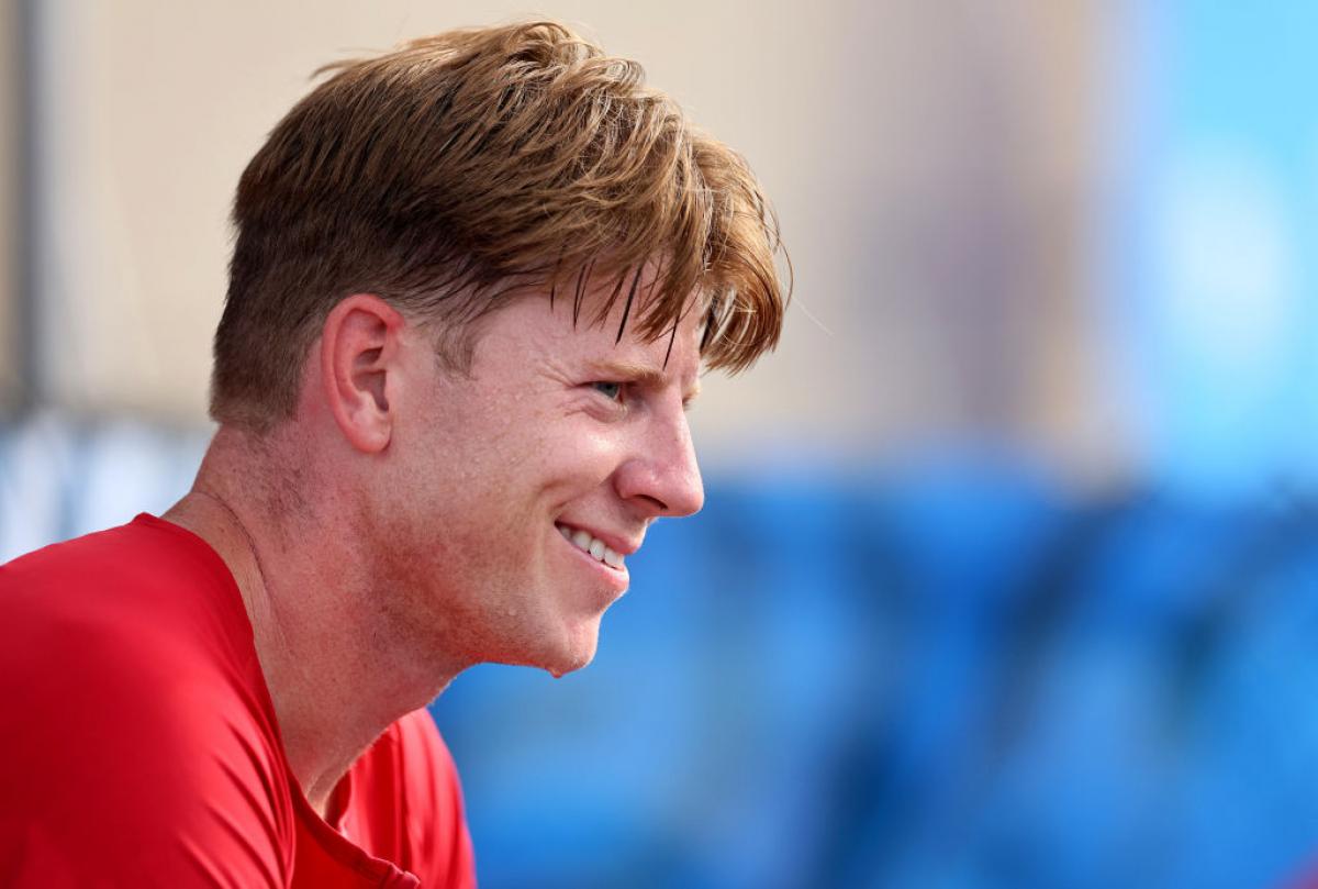 Para athletics star Hunter Woodhall smiling after a race