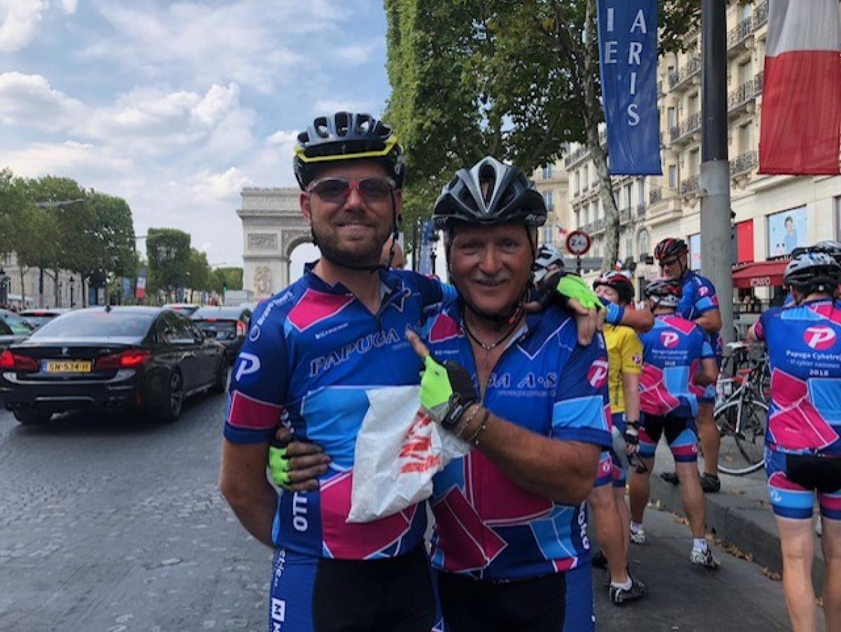 Martin Heggelund and his father standing in front of the Arc de Triomphe