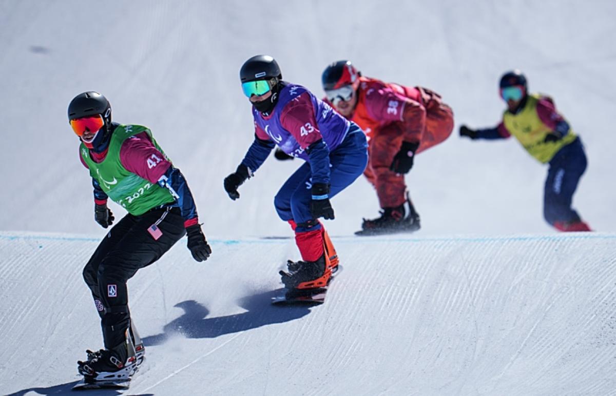 Four athletes compete in Para snowboard