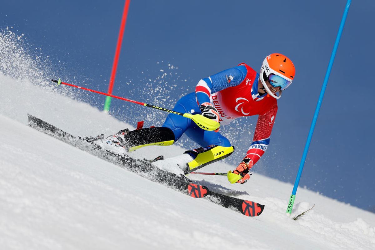 A male Para alpine skier in competition