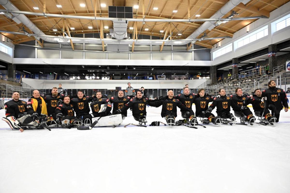 Team Germany Para Ice Hockey celebrating on the ice