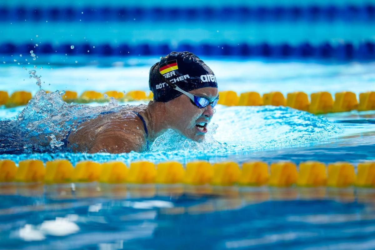 A female Para swimmer with the cap of Germany