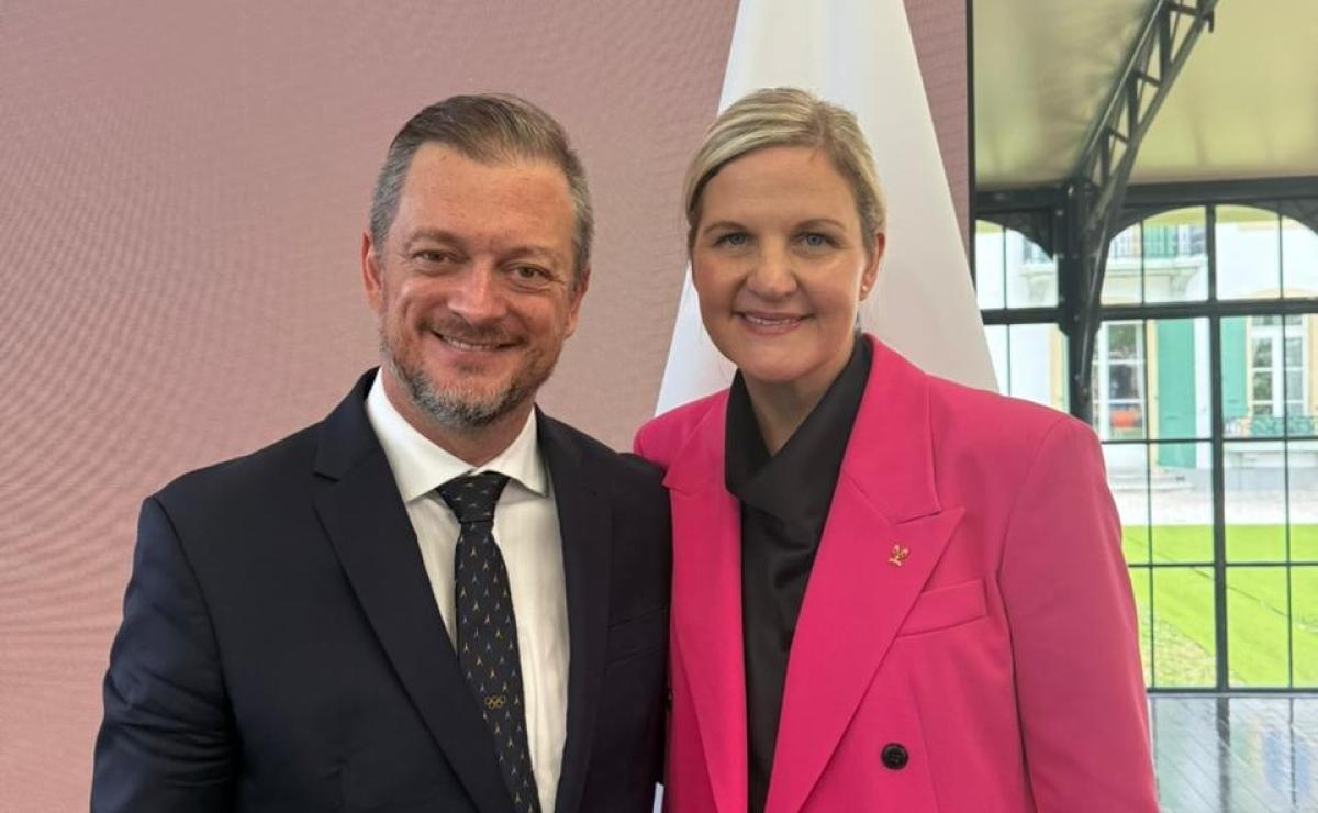 IPC Andrew Parsons and Kirsty Coventry posing for a photograph together