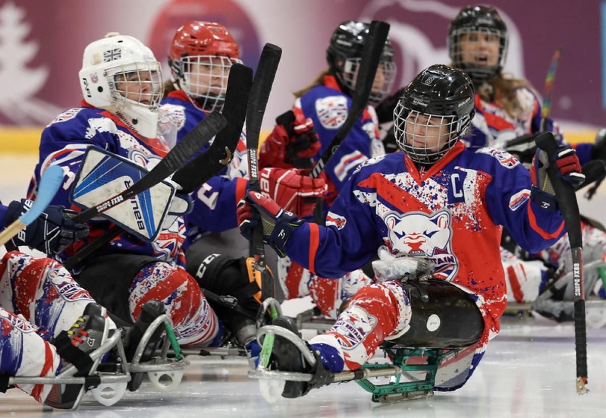 A group of female players of the Great Britain national team on ice