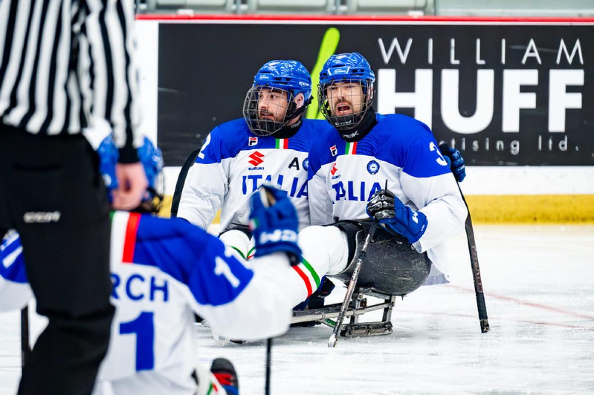 Italian Para ice hockey players on ice