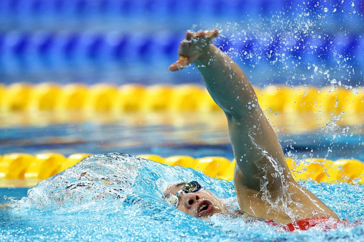 A female swimmer swimming freestyle