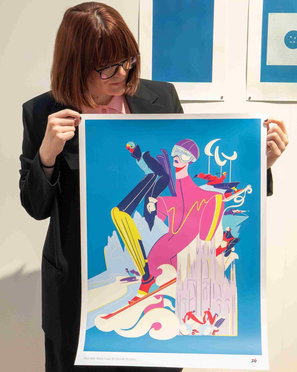 Carolina Altavilla showcasing the Milano Cortina 2026 Paralympic Winter Games posters.