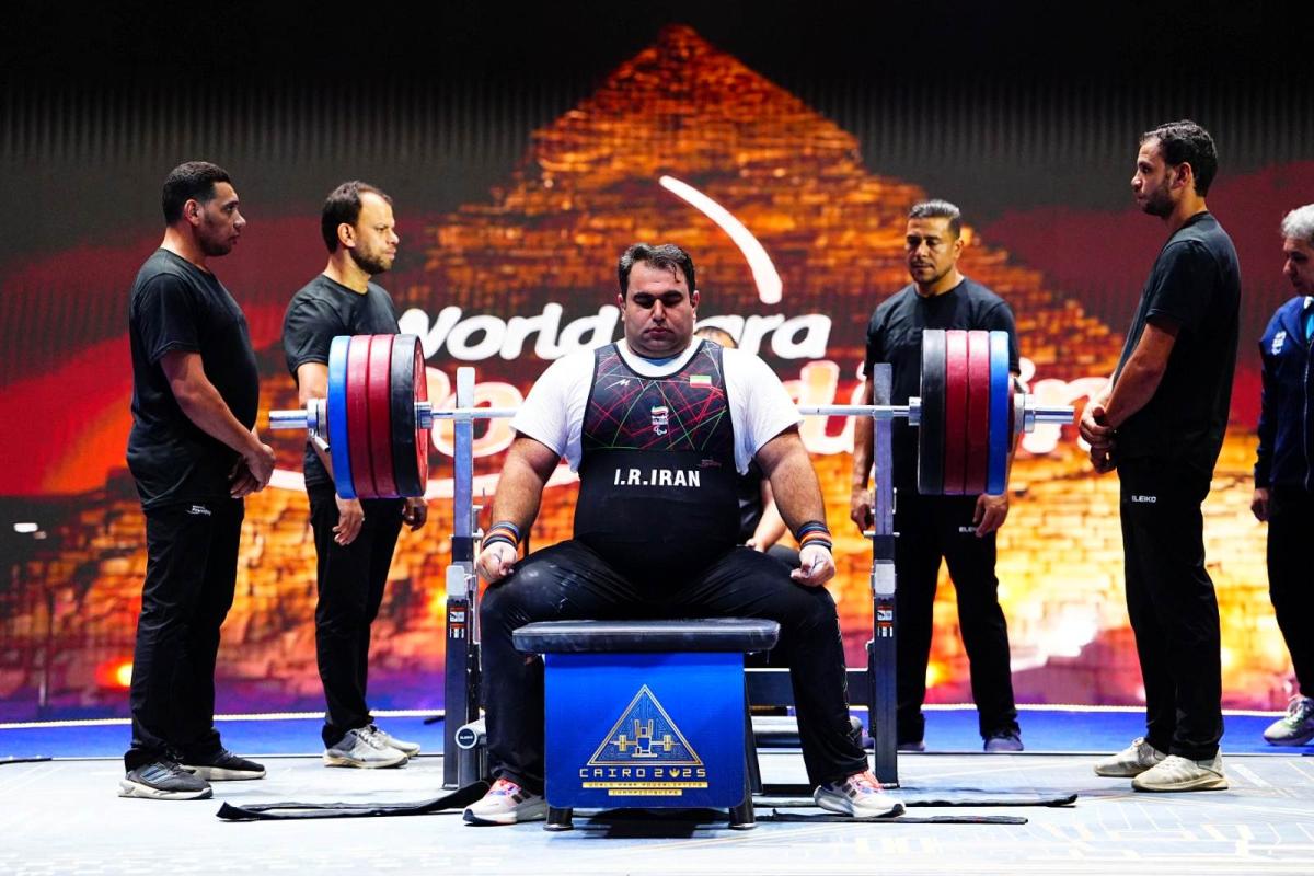 An athlete gets ready for his lift
