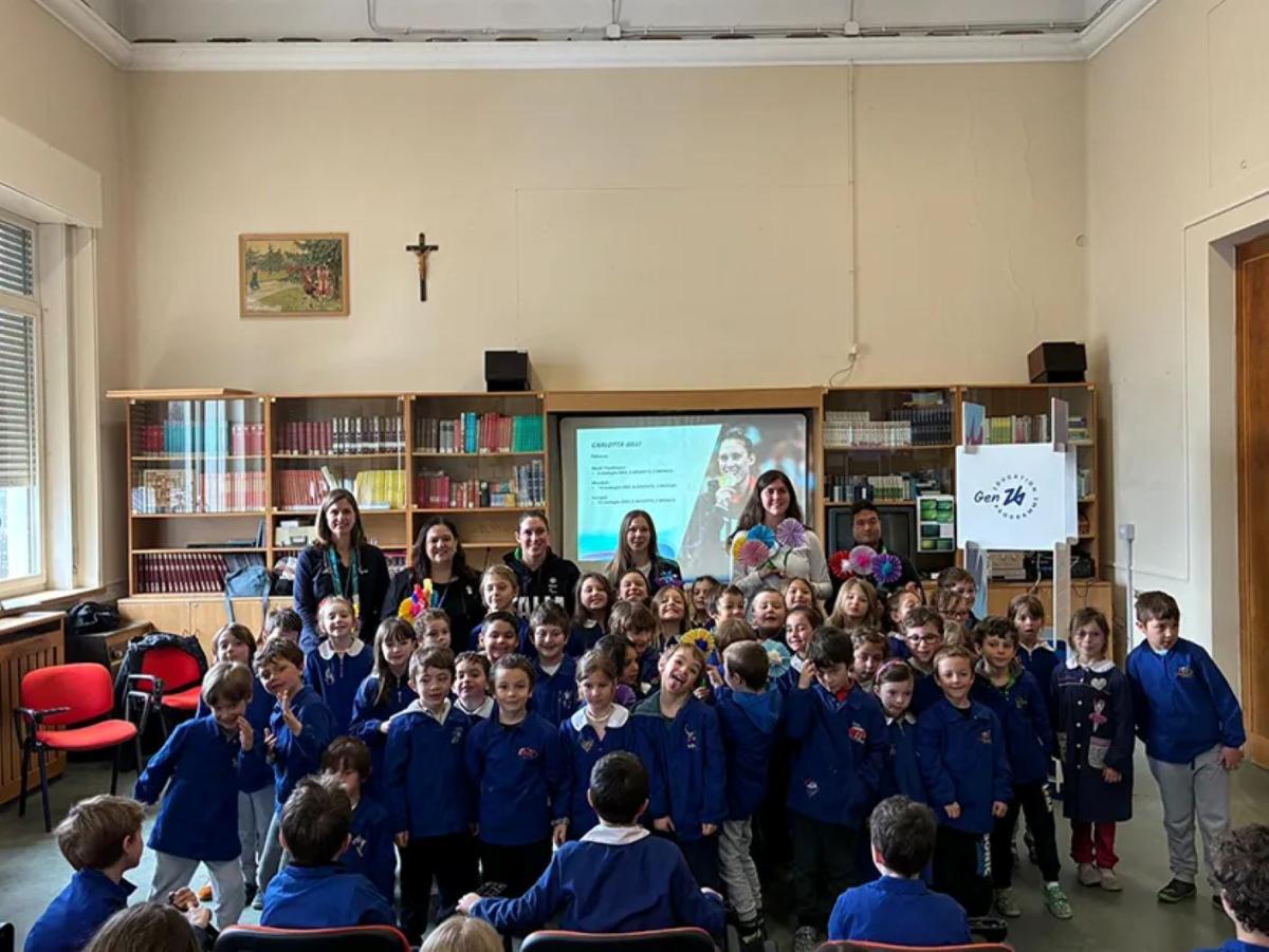 A picture of a group of children in a classroom