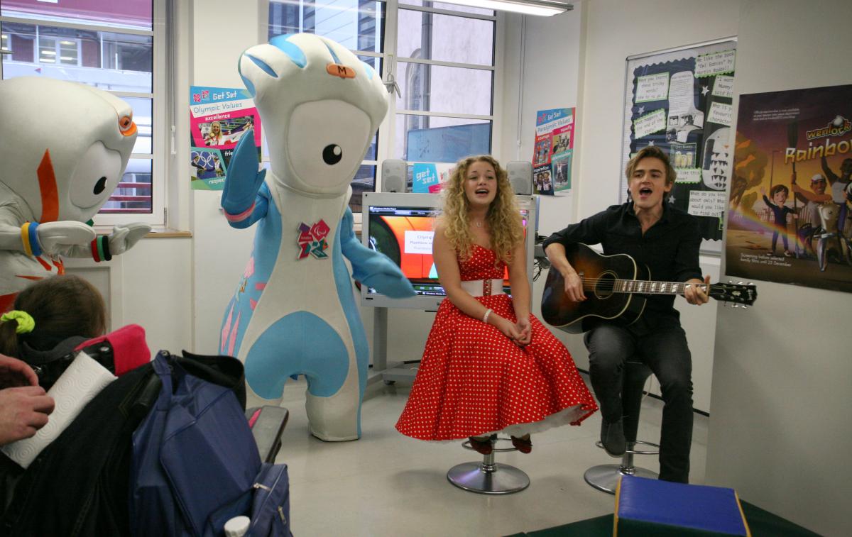 Mandeville with Tom and Carrie Fletcher, singers of the "On a Rainbow" song