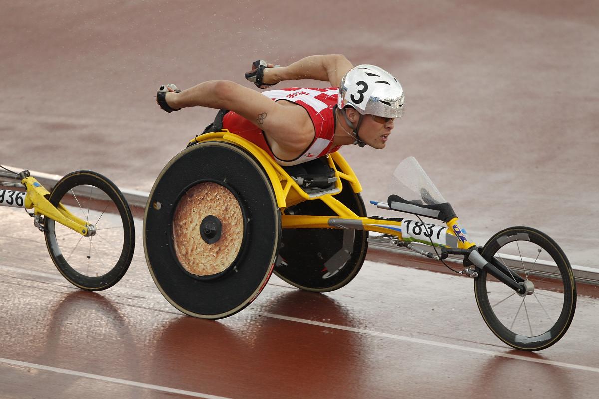 Marcel Hug competing