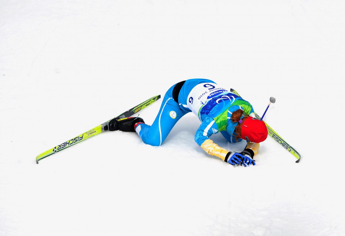 Oleksandra Kononova collapsing after winning race