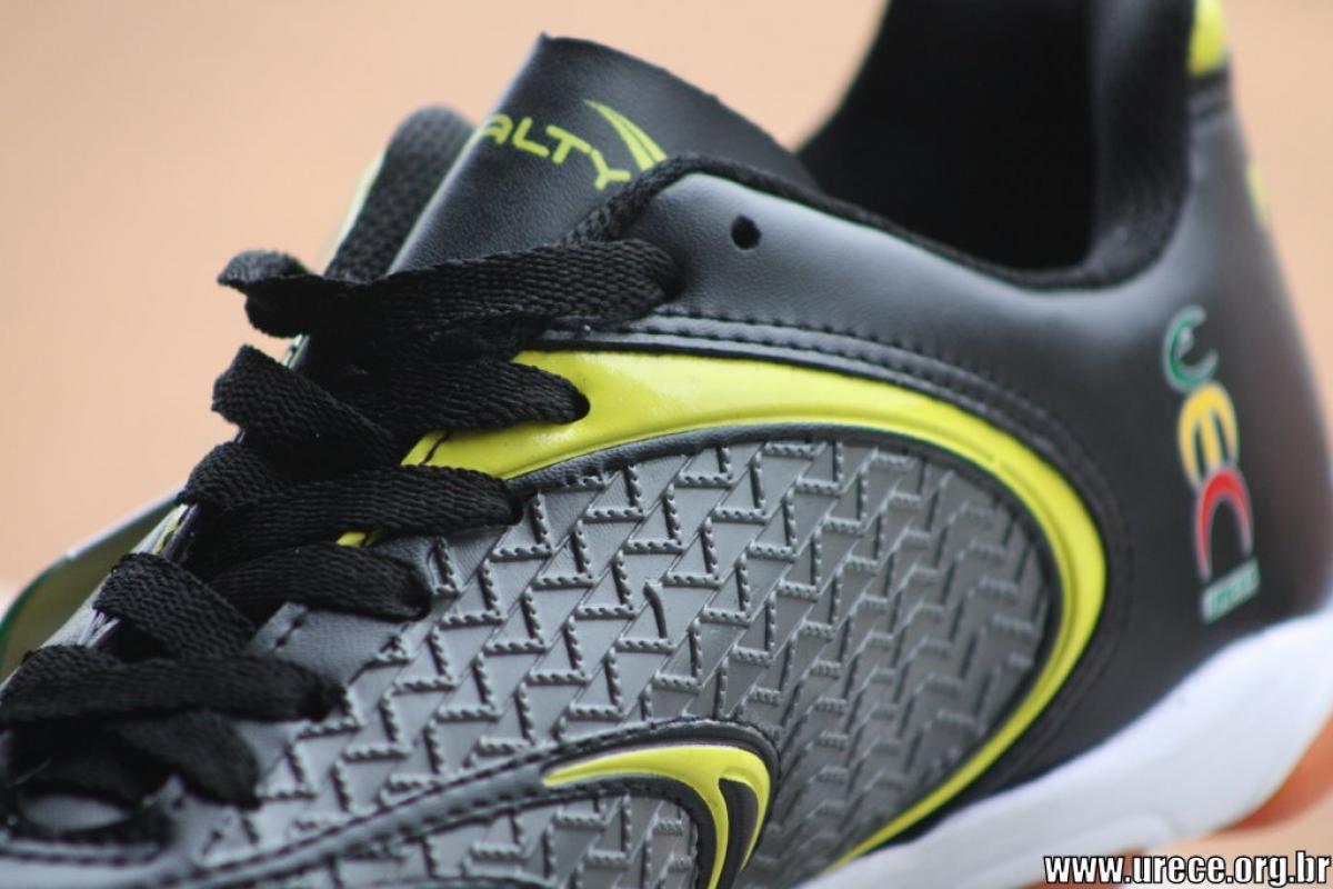 This boot has been designed by Penalty for Football 5-a-side players