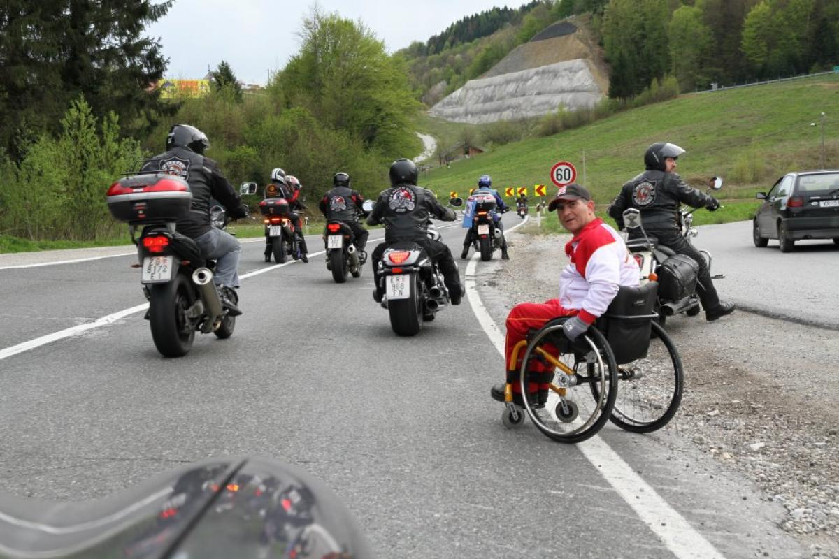 Because Mile injured his spine in a motorcycle accident in 1996 he receives wide support from motorcycle clubs as solidarity mile and motorbikes