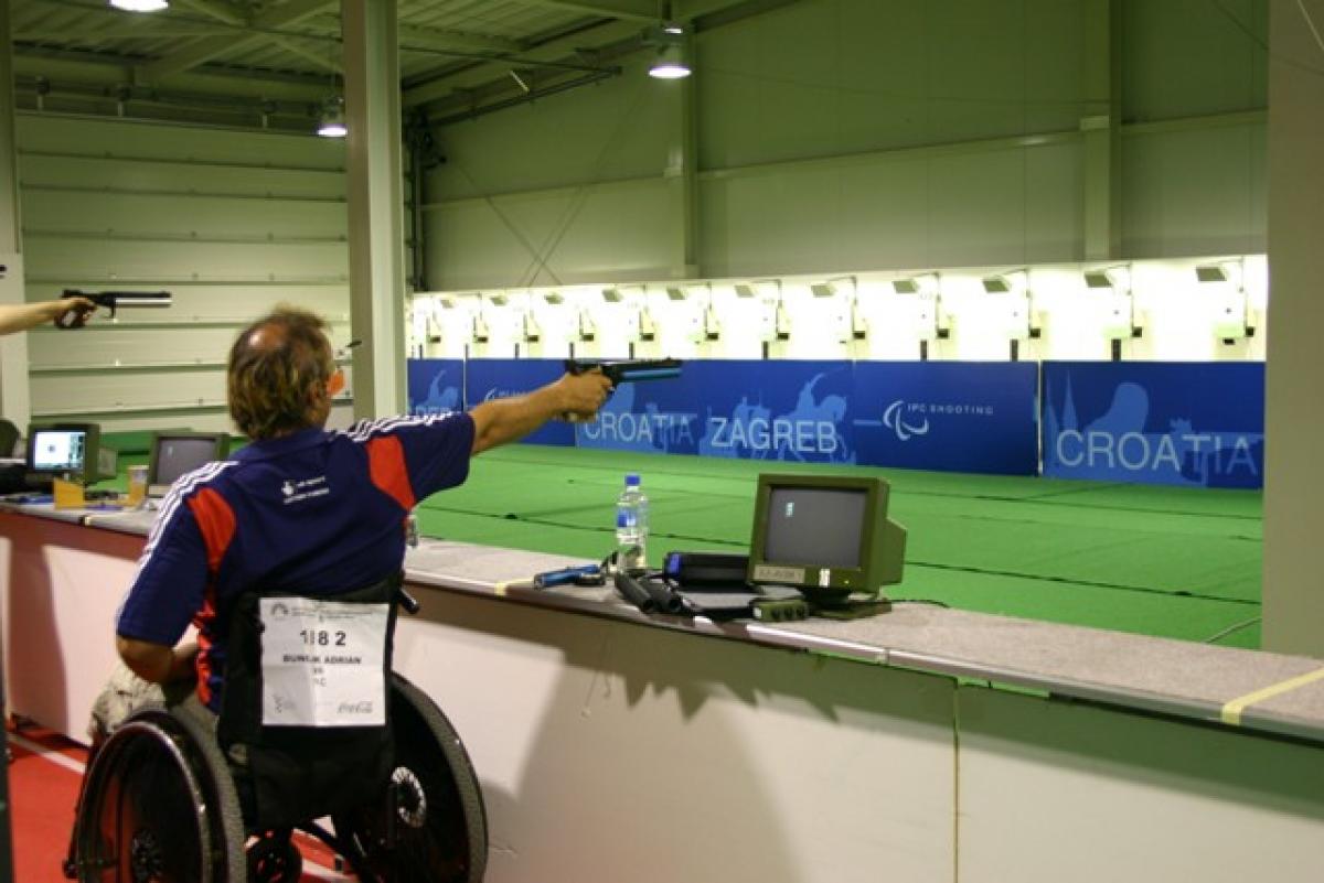 Final of 10m airpistol at 2010 IPC Shooting World Championships