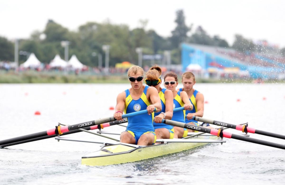 A picture of a 4 person rowing