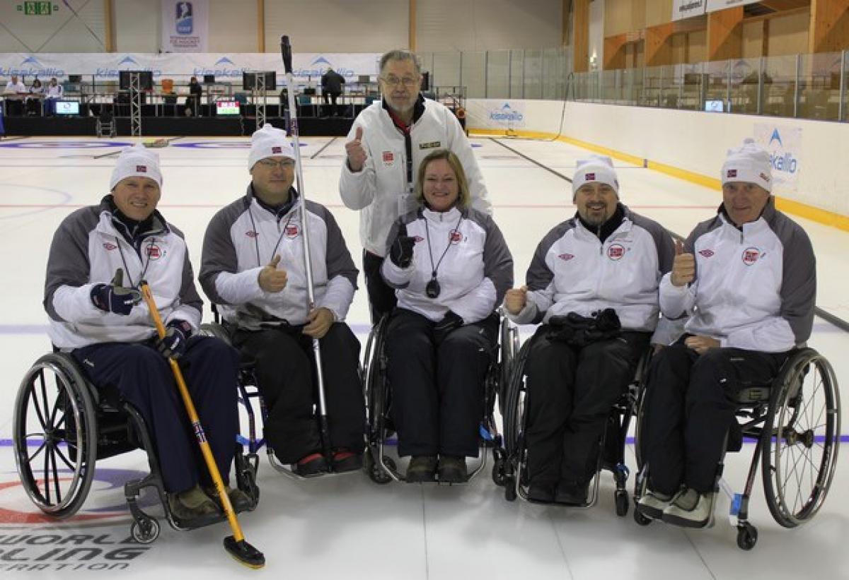 A groupe picture of the Norway Wheelchair Curling Team