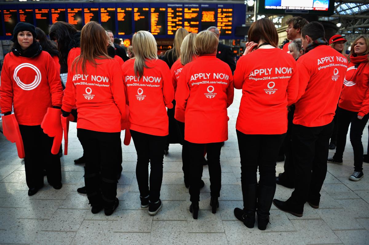 Glasgow 2014 Commonwealth Games A picture of 5 persons wearing a Tshirt with "Apply Now" written on it.