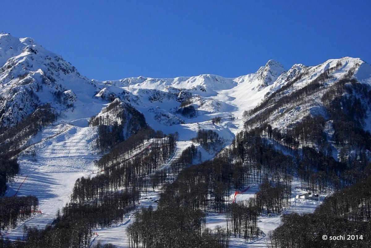 A picture of the venue with the ski tracks