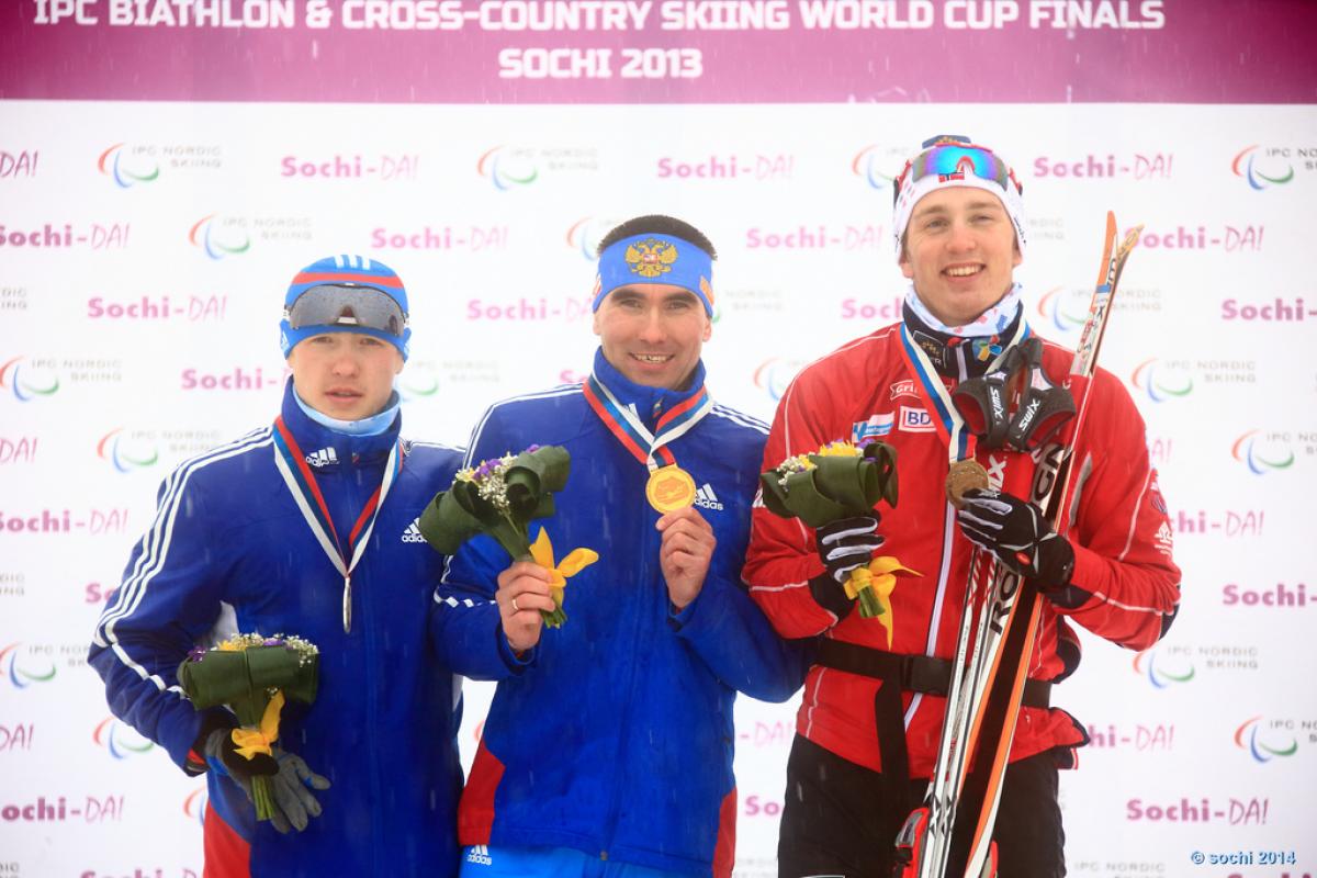 MIKHAYLOV Kirill, MINNEGULOV Rushan DAHLE Vegard standing men on podium for cross country sprint